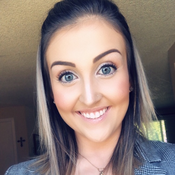 Meet your Posher, Hannah - Picture 3 of 5